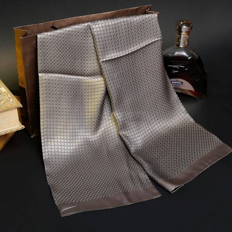Écharpe en soie, double couche de soie. sentiments simples gris.jpg