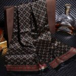 Écharpe en soie, écharpe en satin, qualité de vie valorisant le noir