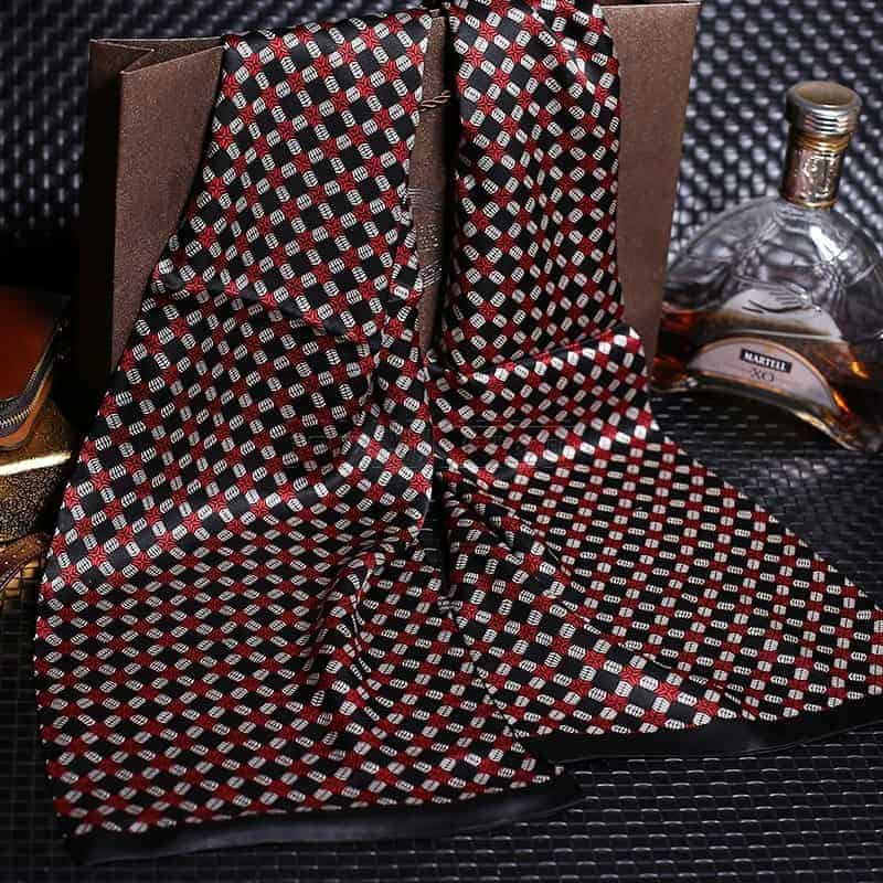 Écharpe en soie pour homme, écharpe en satin, exhausser le charme du noir et rouge.jpg