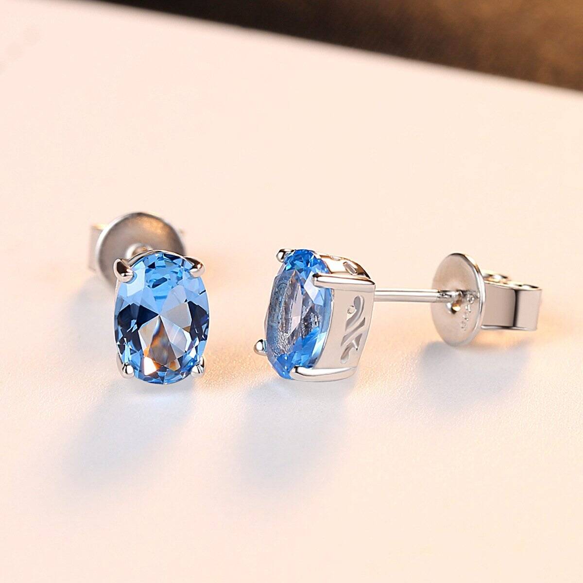 Boucles-doreilles-en-argent-sterling-incrustees-de-topaze-bleu-ciel-S925.SE0107-demo-03.jpg