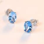 Boucles-doreilles-en-argent-sterling-incrustees-de-topaze-bleu-ciel-S925.SE0107-demo-05.jpg