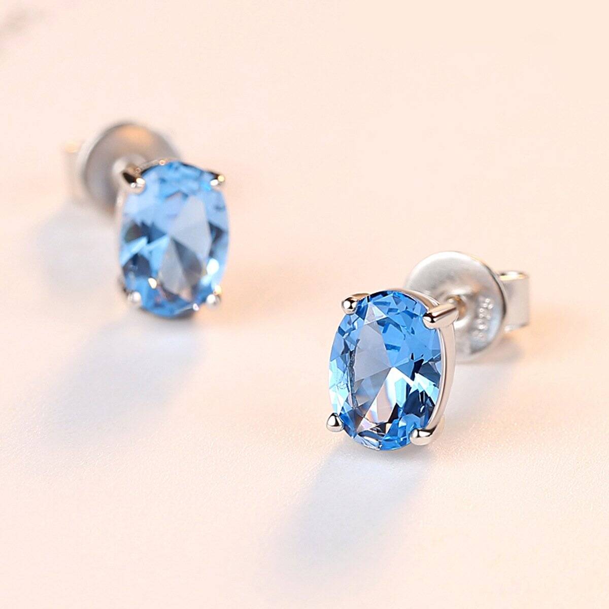 Boucles-doreilles-en-argent-sterling-incrustees-de-topaze-bleu-ciel-S925.SE0107-demo-05.jpg