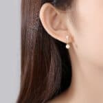 Boucles-doreilles-en-or-14K-incrustees-de-perles.E14055-demo-02.jpg