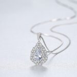 Collier-en-argent-incruste-3A-zircon-design-en-forme-de-goutte.-SN0140-demo-04.jpg