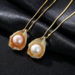 Collier-en-perles-dargent-galvanise-18K.-Design-coquille.-FN0018-demo-02.jpg