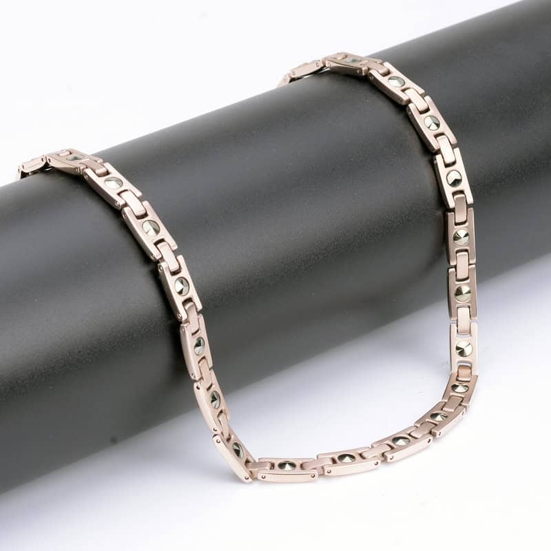 Collier-energetique-en-acier-titane-TY002XQJ-04.jpg
