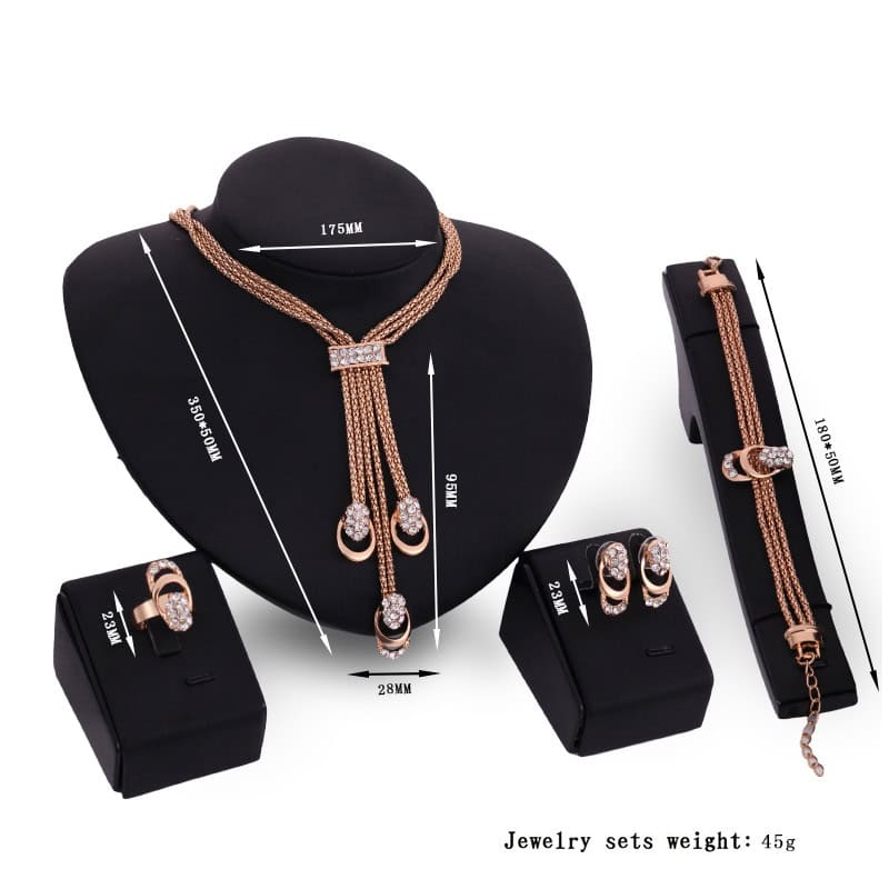 Ensemble-bijoux-boucles-doreilles-colliers-et-bracelet-61154093-1.jpg