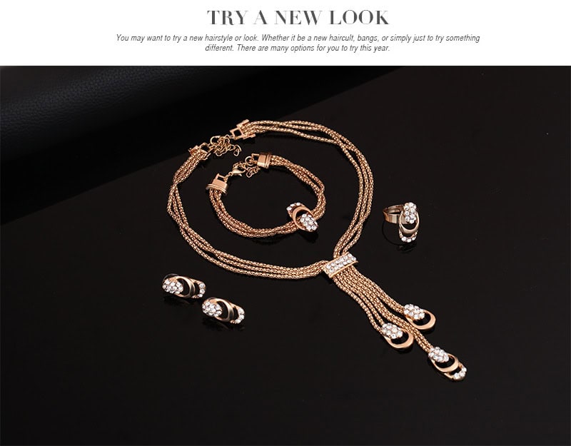 Ensemble-bijoux-boucles-doreilles-colliers-et-bracelet-61154093-3.jpg