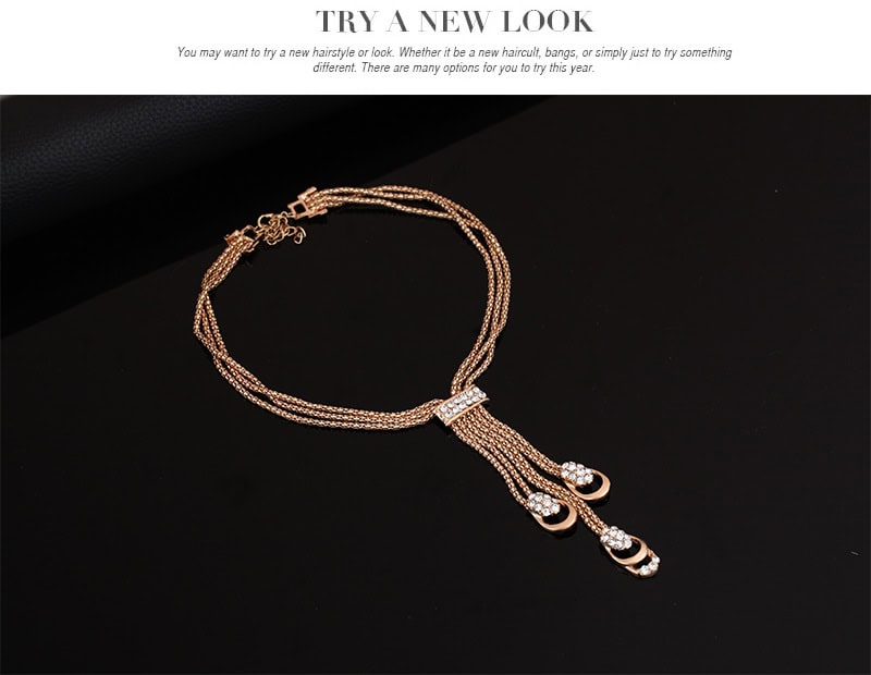 Ensemble-bijoux-boucles-doreilles-colliers-et-bracelet-61154093-4.jpg