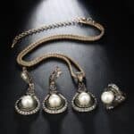 Ensemble-bijoux-femme-en-or-perle-bague-collier-boucles-doreilles.T0164-demo-5.jpg