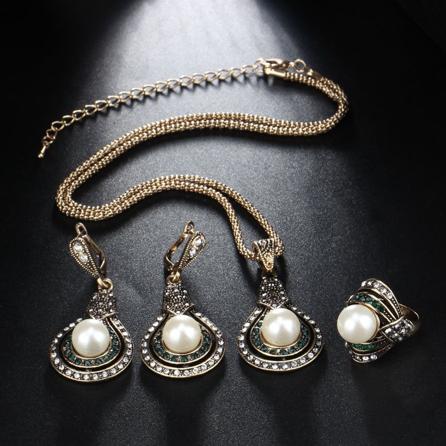 Ensemble-bijoux-femme-en-or-perle-bague-collier-boucles-doreilles.T0164-demo-5.jpg