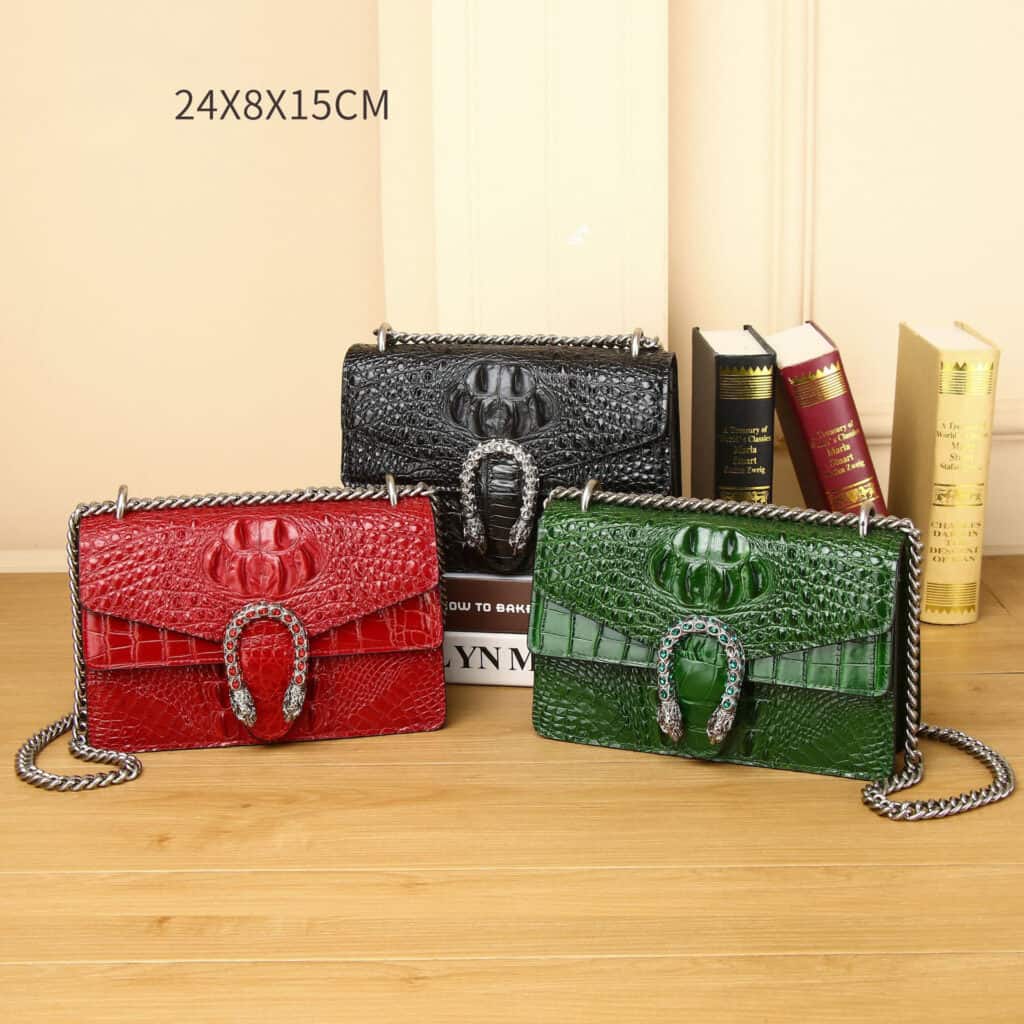 Women's leather bag with crocodile pattern. Small chain bag from Os de Bacchus.