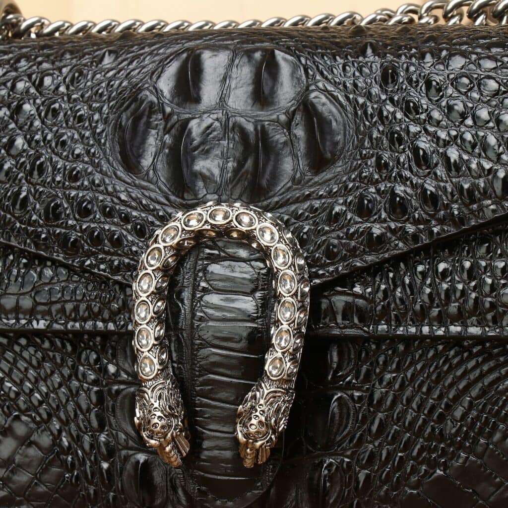 Women's leather bag with crocodile pattern. Small chain bag Os de Bacchus demo 04