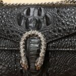 Sac en cuir femme motif crocodile. Petit sac à chaîne Os de Bacchus demo 04