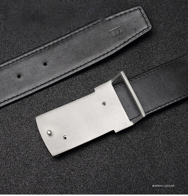 Men's crocodile leather belt with Jaguar buckle. PD125-10.jpg