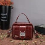 Sac à main cuir femmes, sac à bandoulière, style sauvage. A908 marron foncé