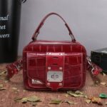 Sac à main cuir femmes, sac à bandoulière, style sauvage. A908 rouge