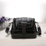 Sac à main en cuir femmes, sac en bandoulière en cuir de vachette. A649 NOIR