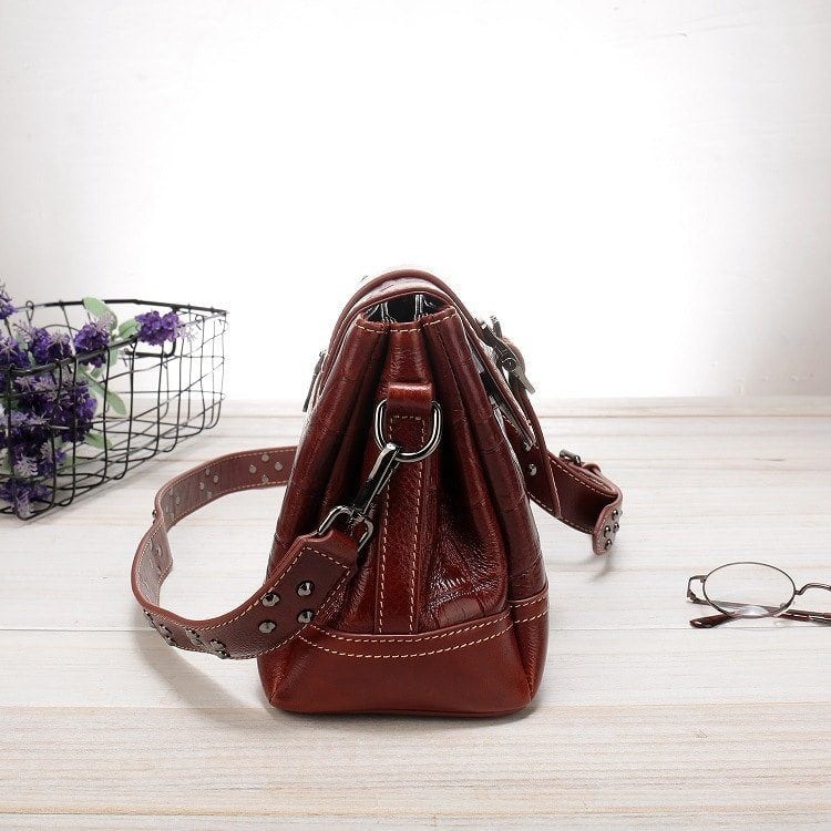 Sac à main en cuir femmes, sac en bandoulière en cuir de vachette. A649 brun coté