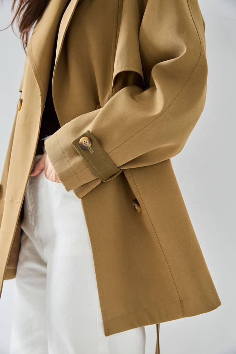 Short, elegant windbreaker coat with leather sleeves 23108 demo 03