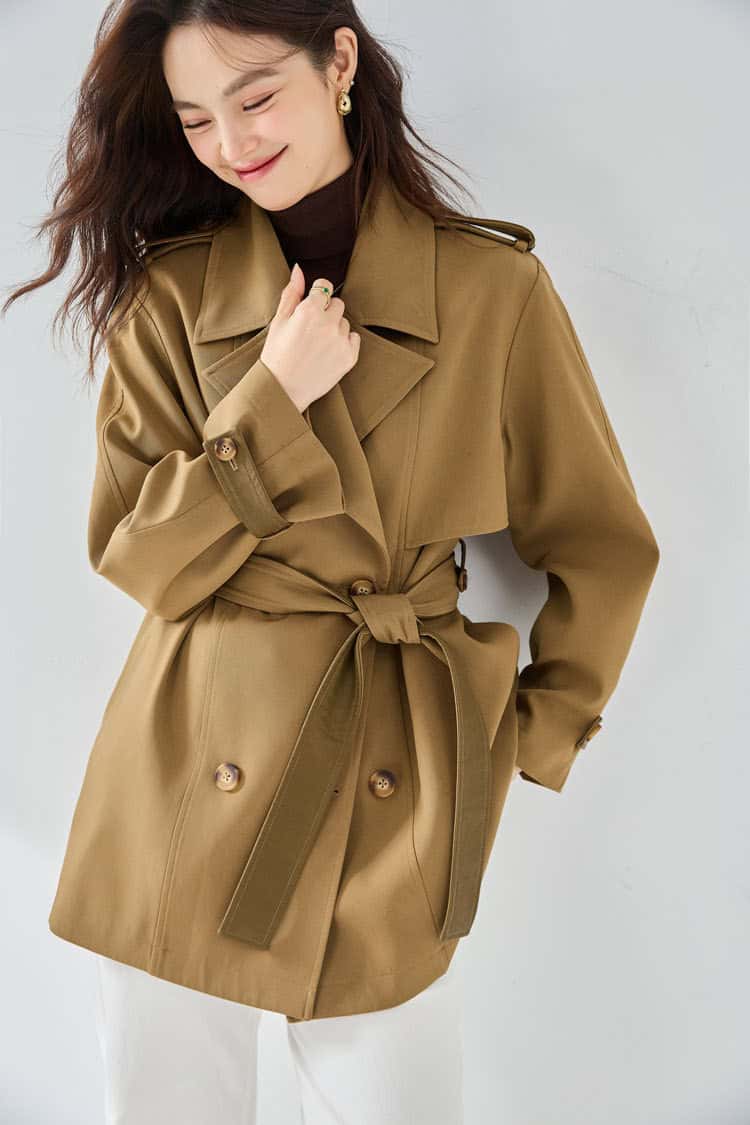 Short, elegant windbreaker coat with leather sleeves 23108 demo 08
