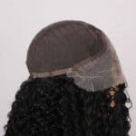 Couvre-chef en lace wig avec capuche en tulle et extensiones bouclées pour une allure naturelle.