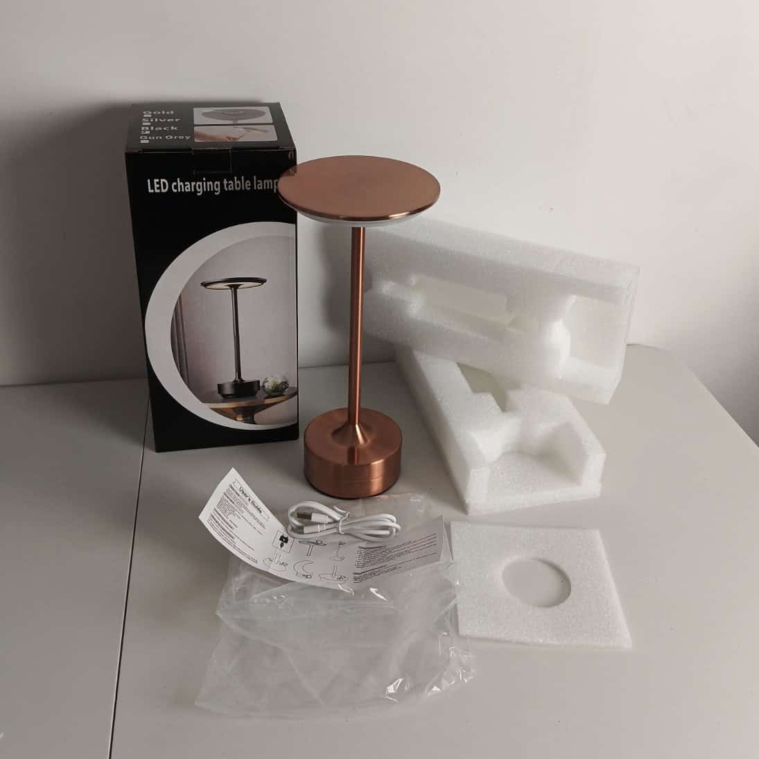 Lampe de table décorative tactile à induction en forme de I Demo 01