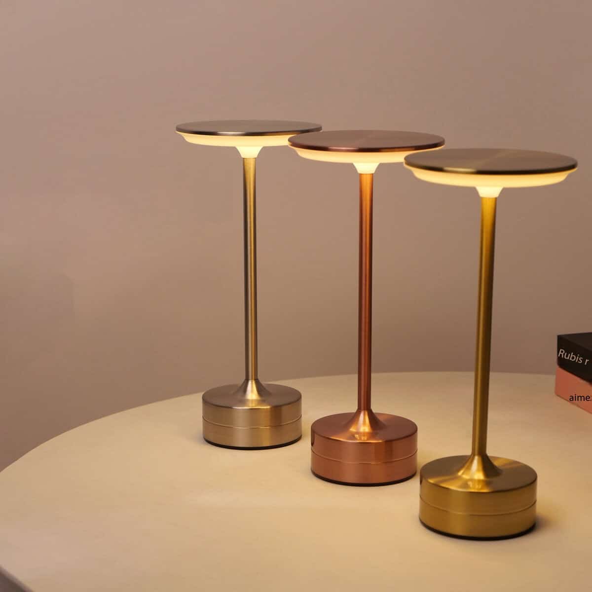 Lampe de table décorative tactile à induction en forme de I Demo 05