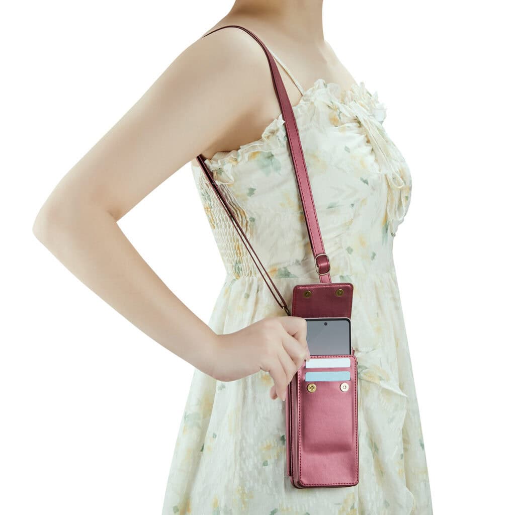 Étiquette pour téléphone portable et porte-cartes en cuir rose, pratique et élégante.