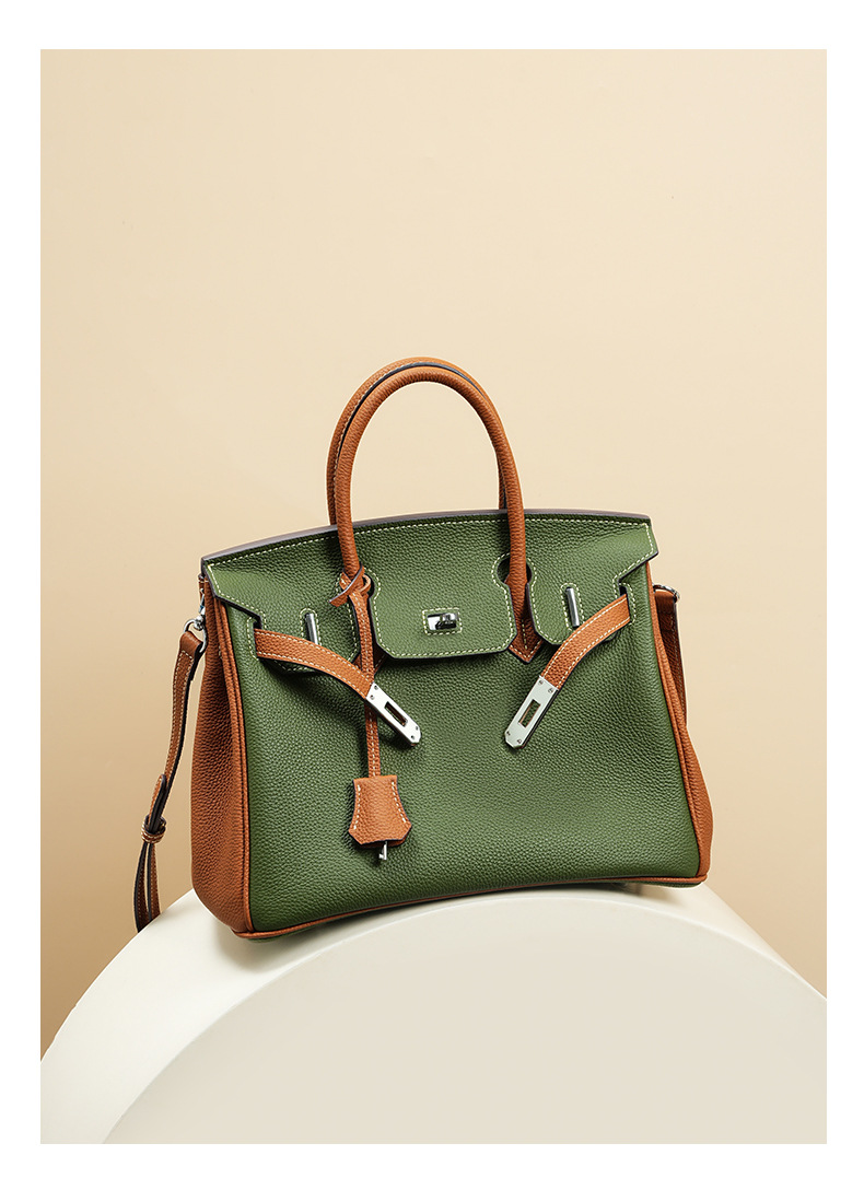 Large, versatile platinum leather bag, 0BK Demo 002